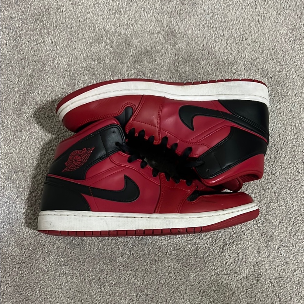 Nike Air Jordan 1 Mid Reverse Bred Gym